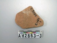 藏品(紅色夾砂素面陶片)的圖片